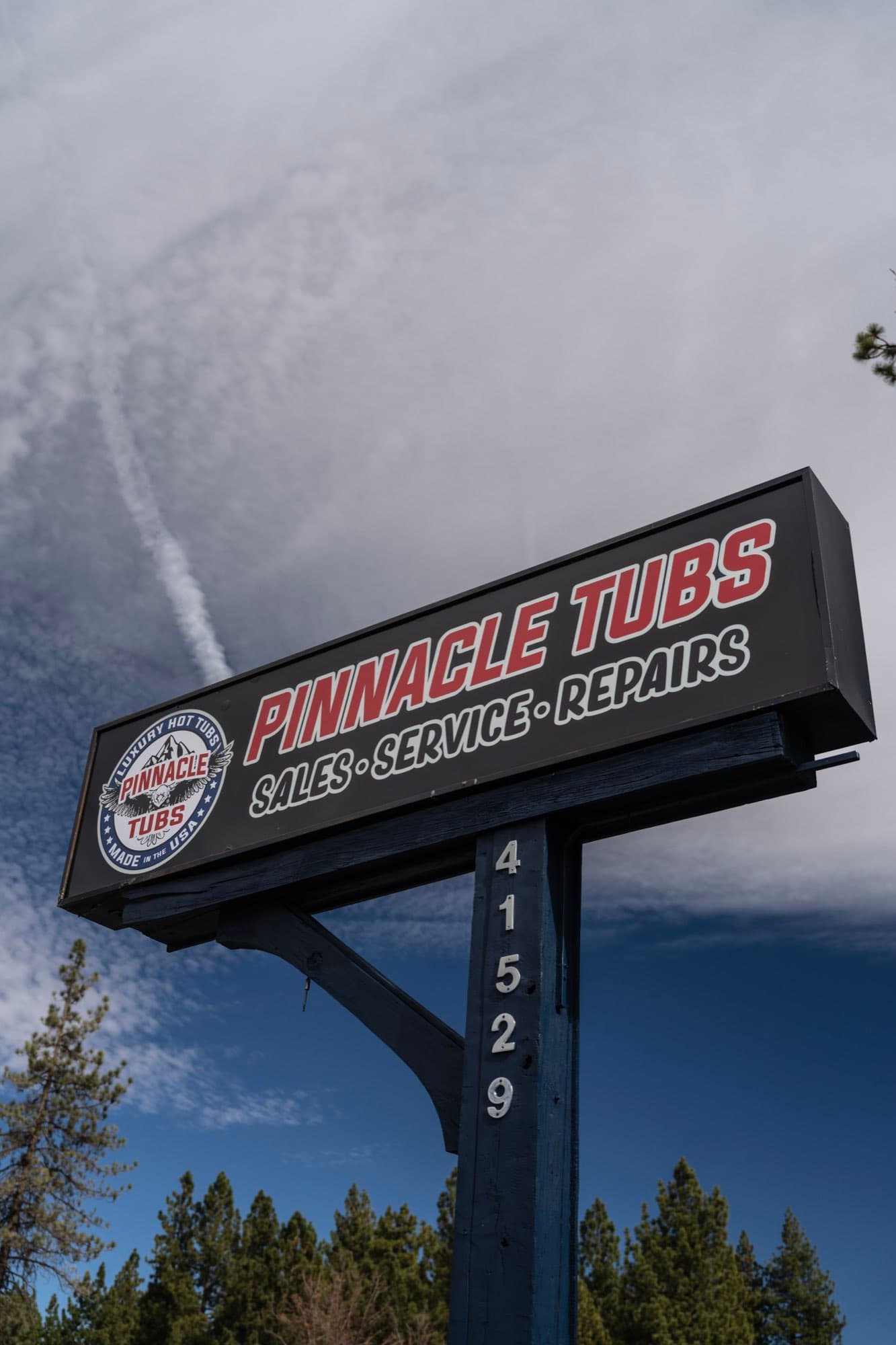The Pinnacle Tubs roadside sign at 41529 Big Bear Blvd